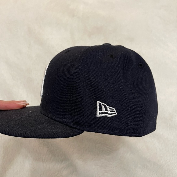 NAVY NEW ERA 59 FIFTY YANKEES HAT🦋 - Picture 5 of 6